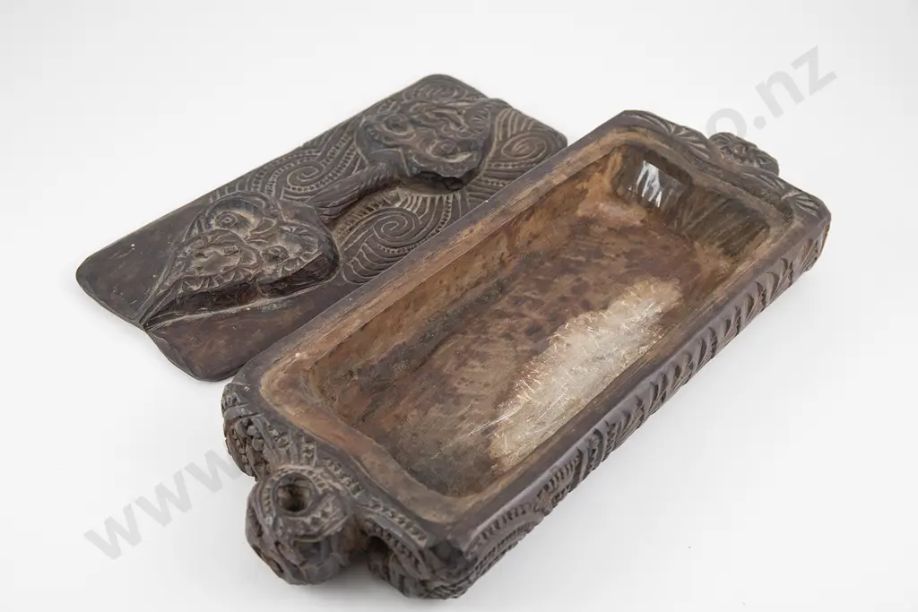 Early 20th century wakahuia (Treasure Box) Image 1++