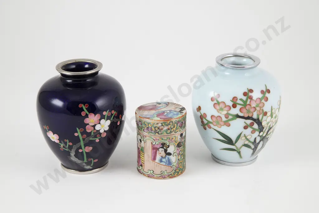 Chinese Famille Rose lidded Pill  box and two small cloisonné vases Image 1++