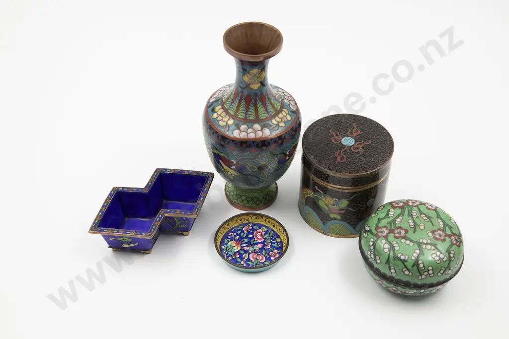 Five pieces of Chinese cloisonné Image 1++