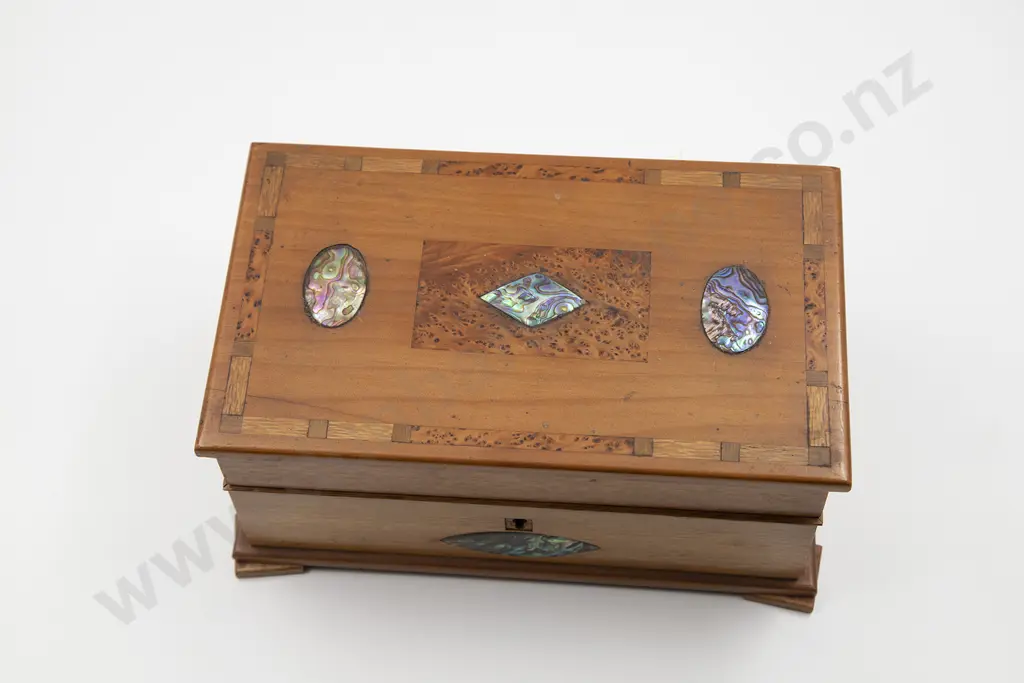 New Zealand Rewarewa and Kauri Jewellery Box Image 1++
