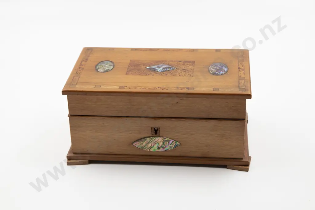 New Zealand Rewarewa and Kauri Jewellery Box Image 1++