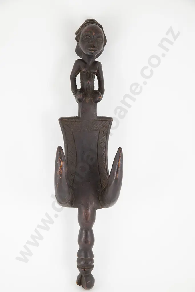 Luba Bow Holder Image 1++