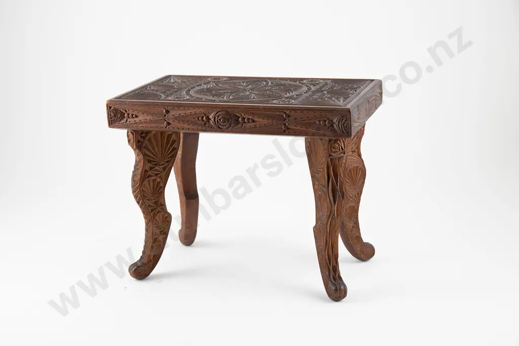 New Zealand Chip carved stand Image 1++