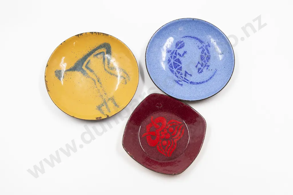 Three Small Delware Enamel Dishes Image 1++