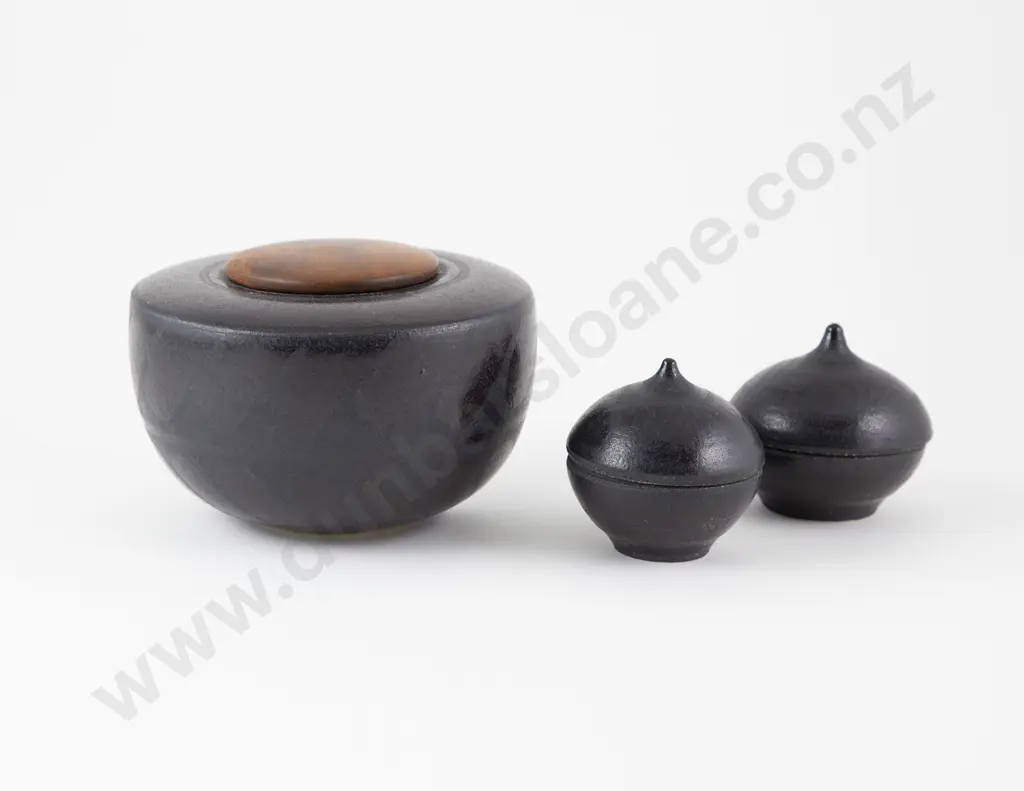 Anneke Borren Wooden Lidded Pot with two small lidded pots (3) Image 1++