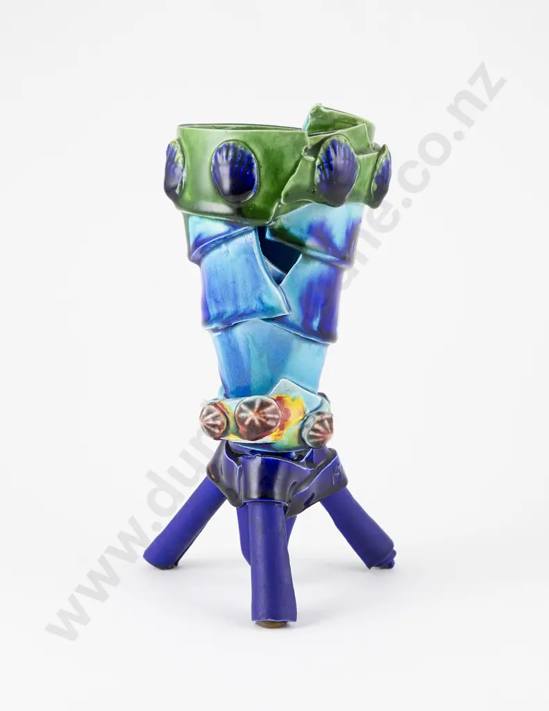 Katie Gold Vase/Vessel Image 1++