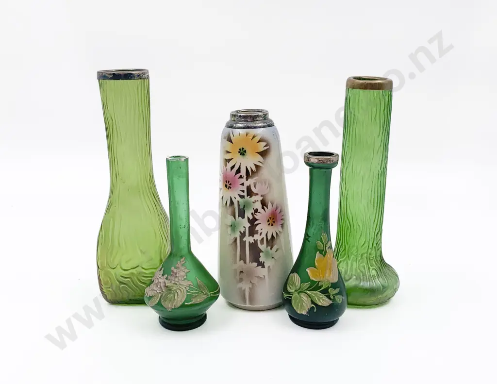 Qty of Assorted Vases Including Art Glass Image 1++