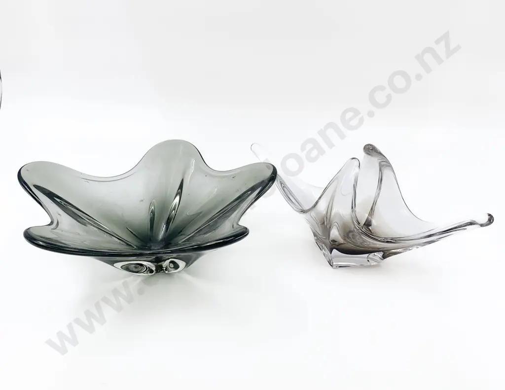 Two Art Glass Bowls Image 1++