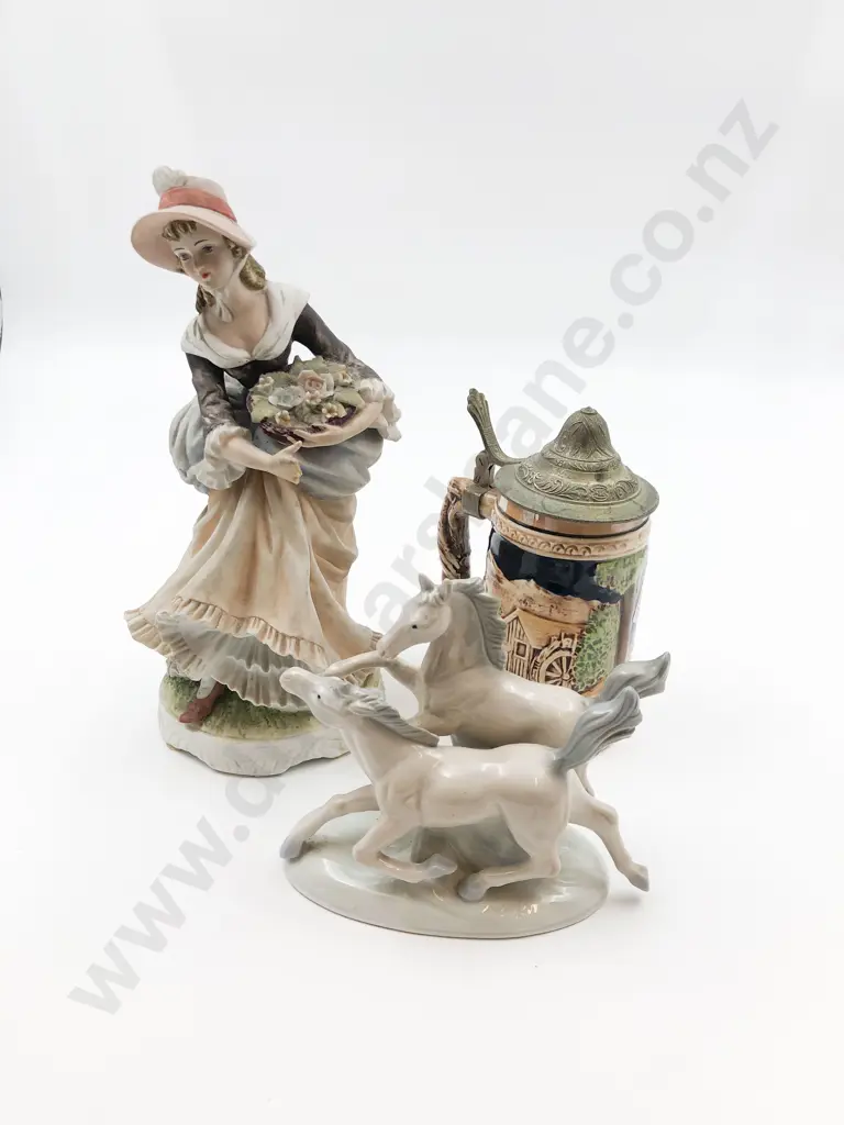 Qty of Assorted Including Ceramic Figures and Floral Ornaments and Bookends etc. Image 1++