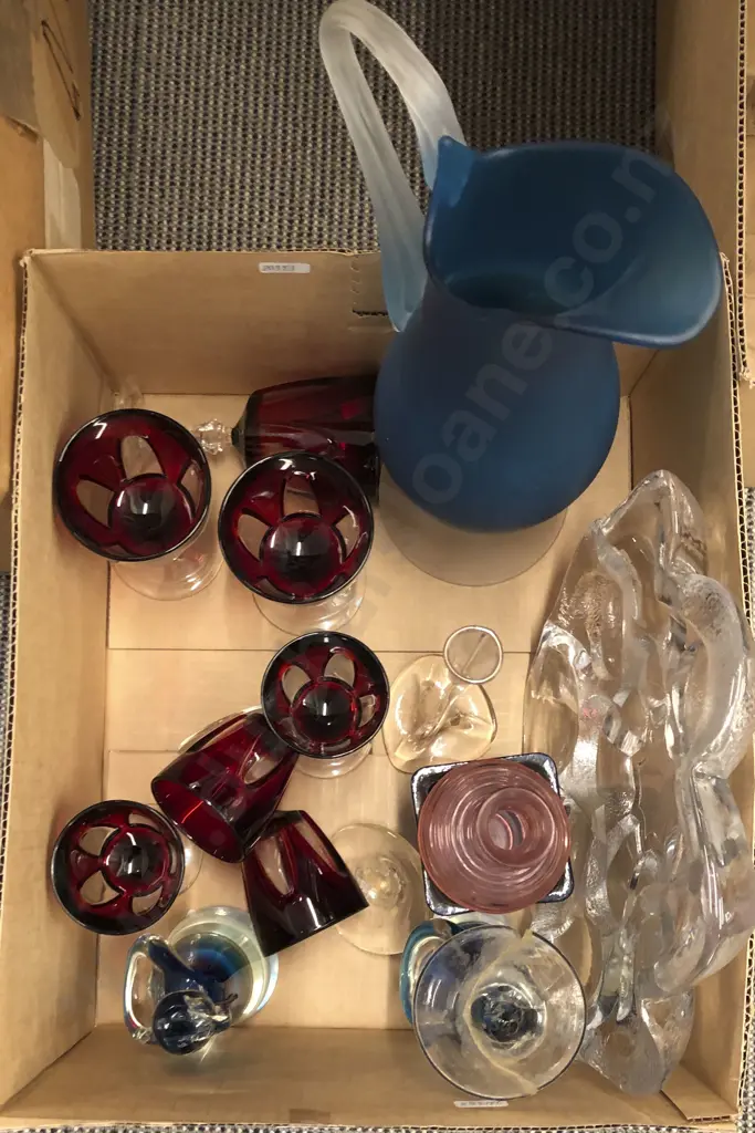 Qty of Assorted Art Glass Image 1++