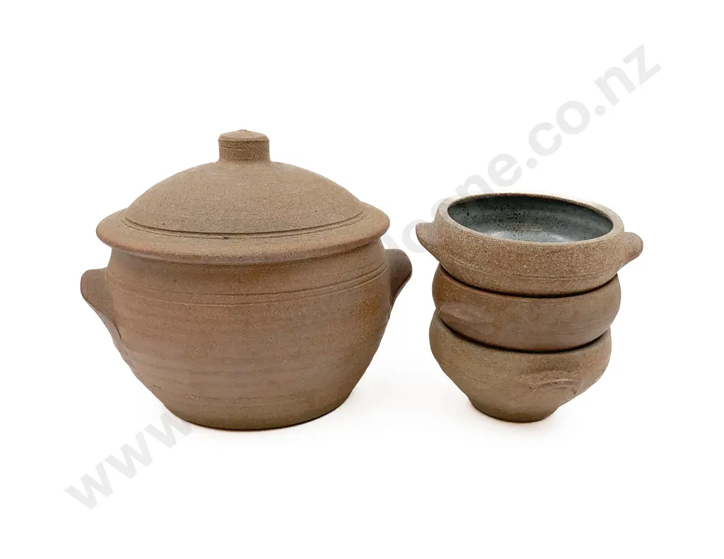 St Ives Lidded Tureen together with three similar bowls Image 1++