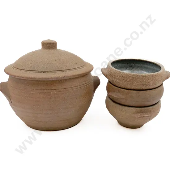 St Ives Lidded Tureen together with three similar bowls