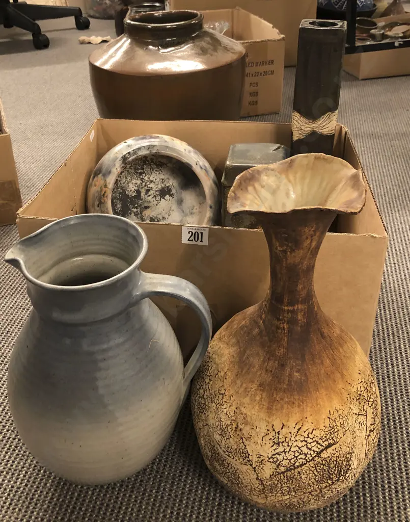 Box of Assorted NZ Pottery Image 1++