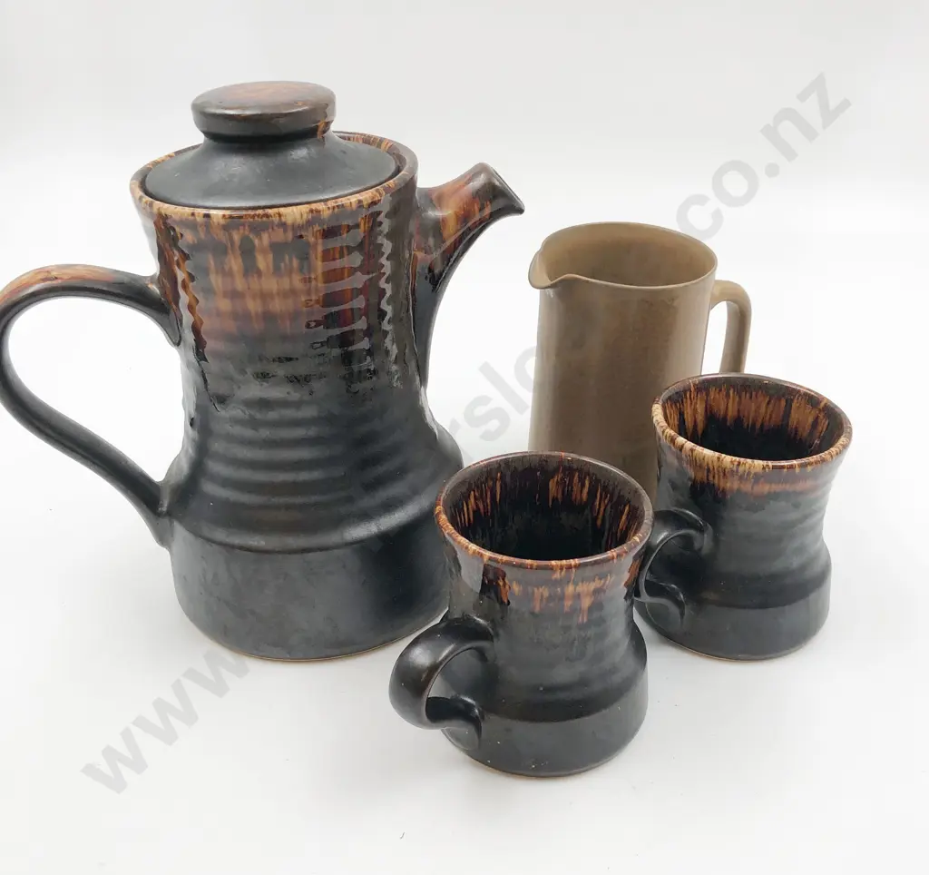 Box of Assorted Pottery Including Crown Lynn Coffee Set Image 1++