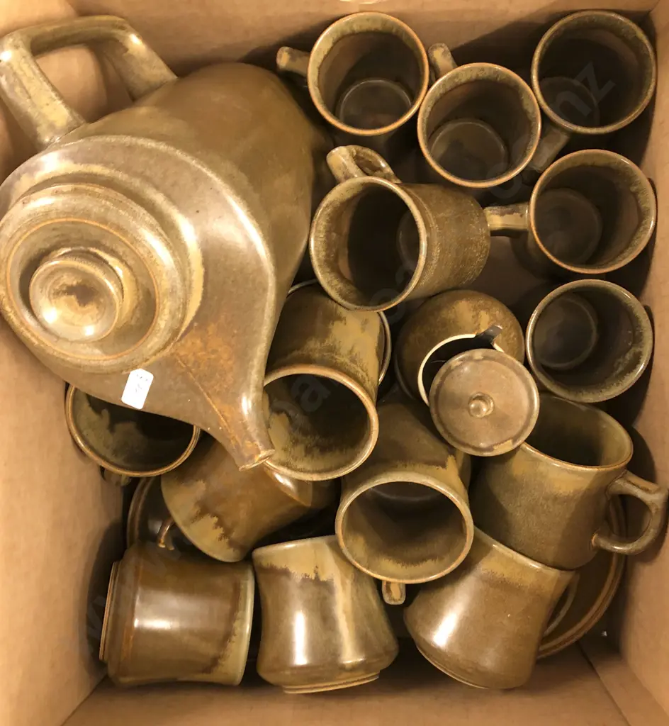 Box of Assorted Temuka Stone Ware Image 1++