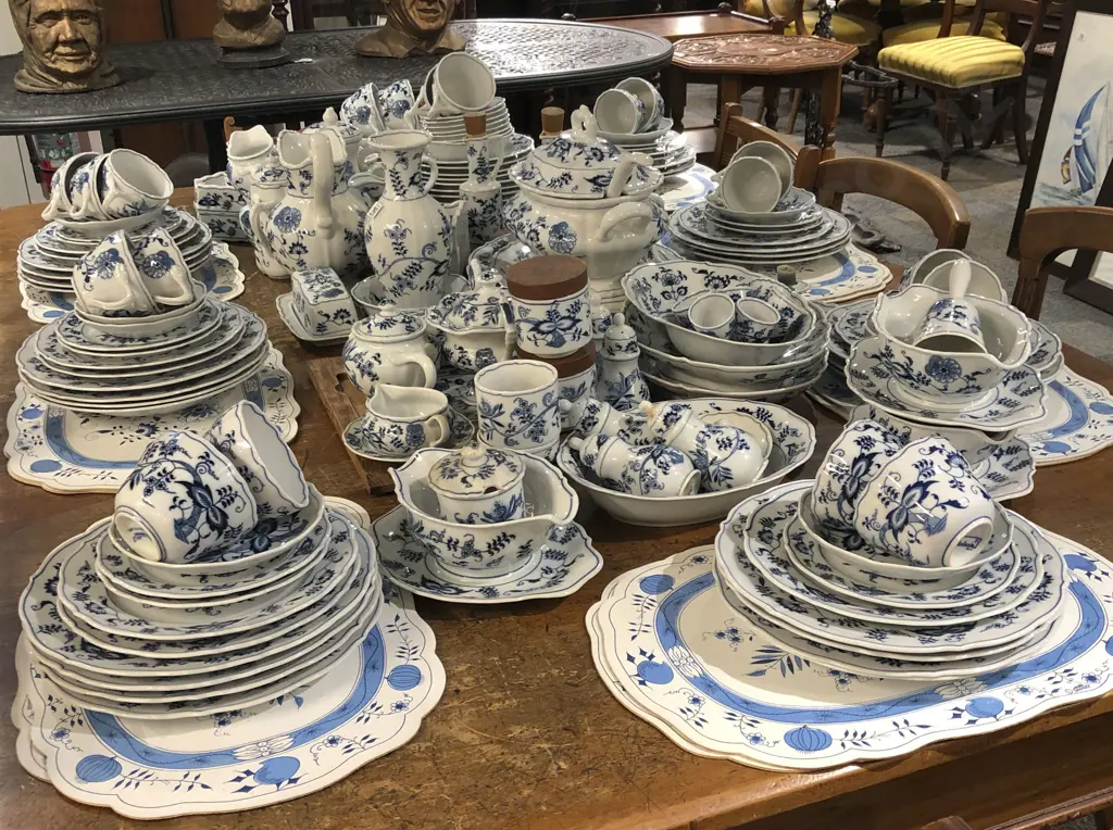 Extensive Blue Danube Dinner Set (Approx. 180 Pieces) Image 1++