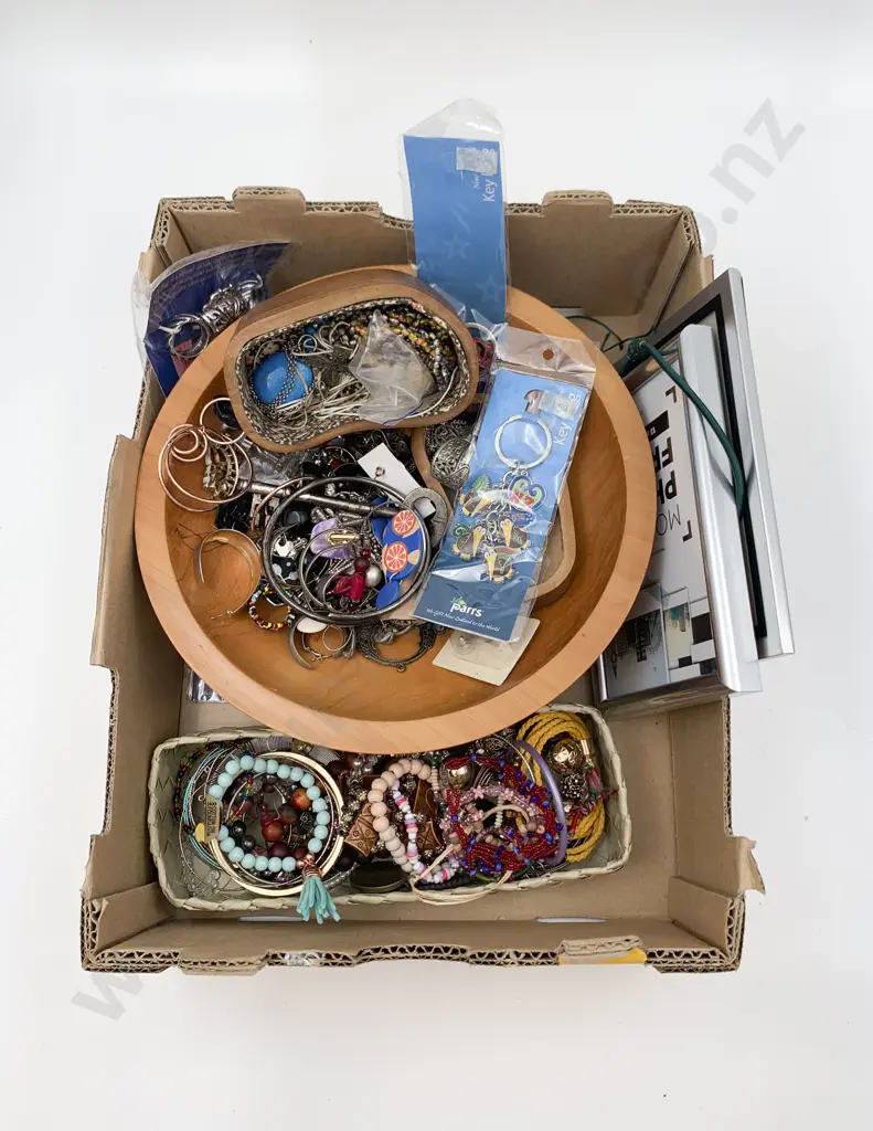 Box of Assorted Costume Jewellery Image 1++