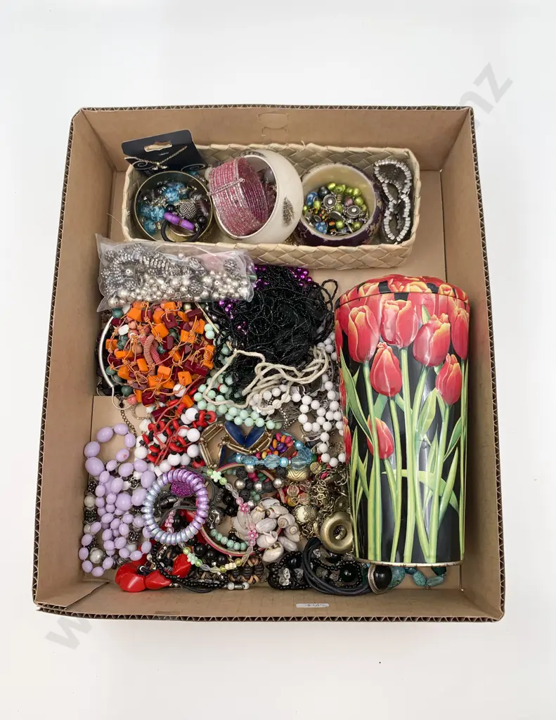 Box of Assorted Costume Jewellery Image 1++