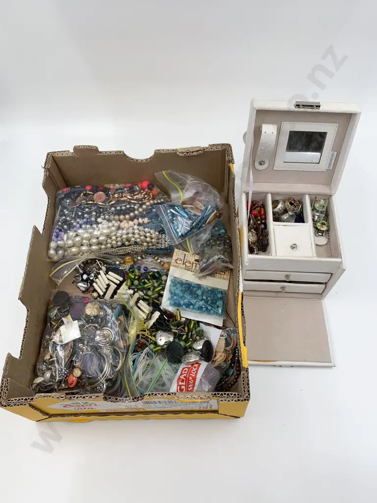 Box of Assorted Costume Jewellery Image 1++