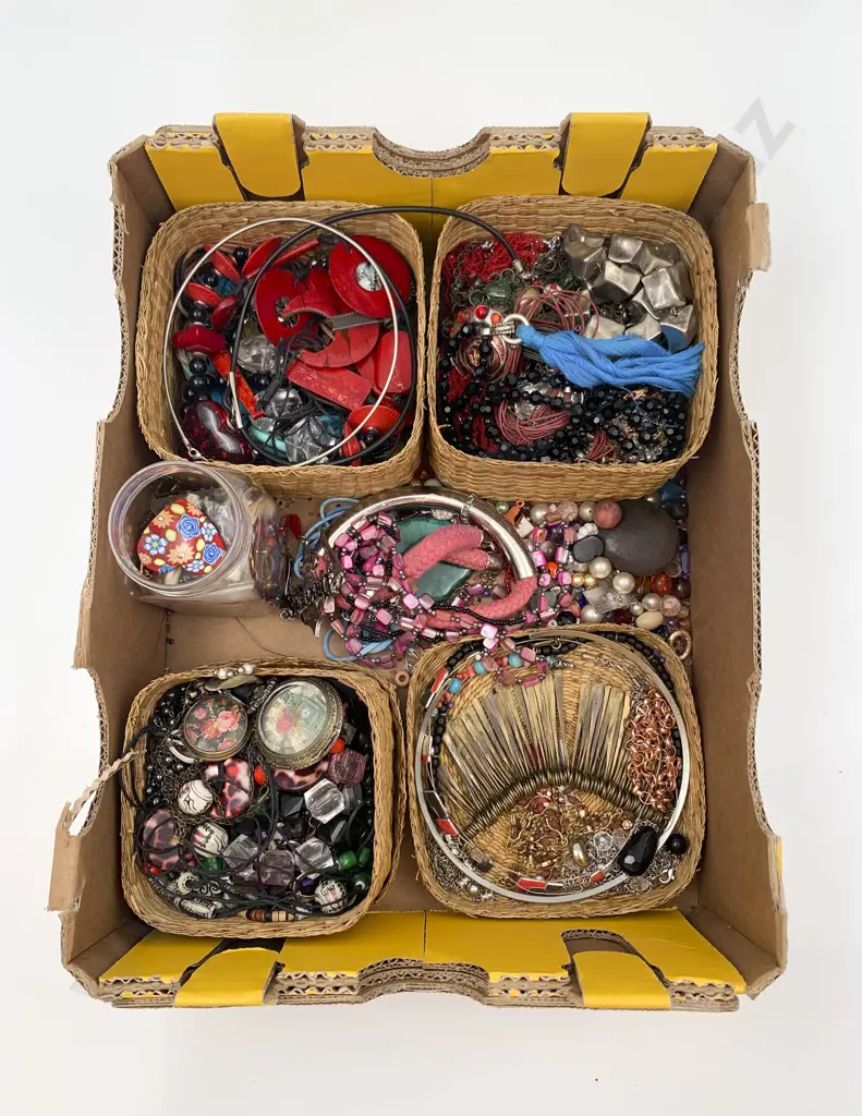 Box of Assorted Costume Jewellery Image 1++