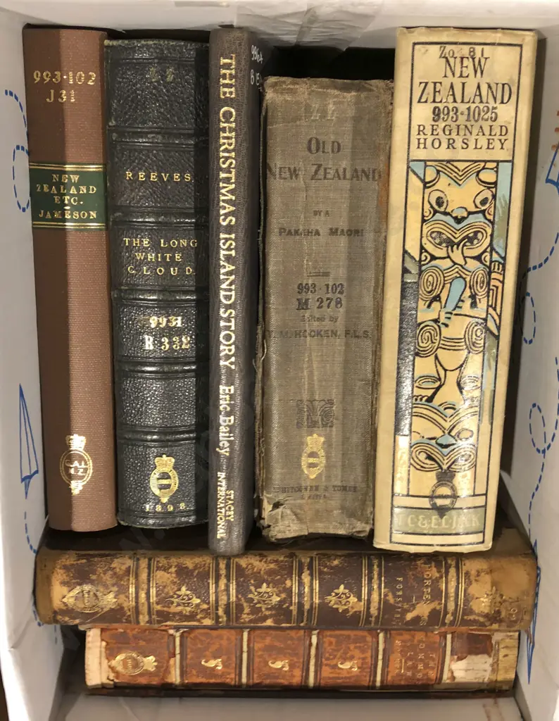 Box of Assorted Leather Bound Books Image 1++
