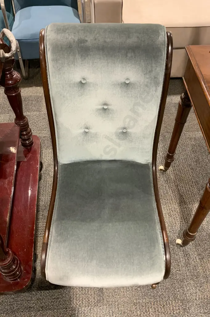 Button Back Nursing Chair Image 1++