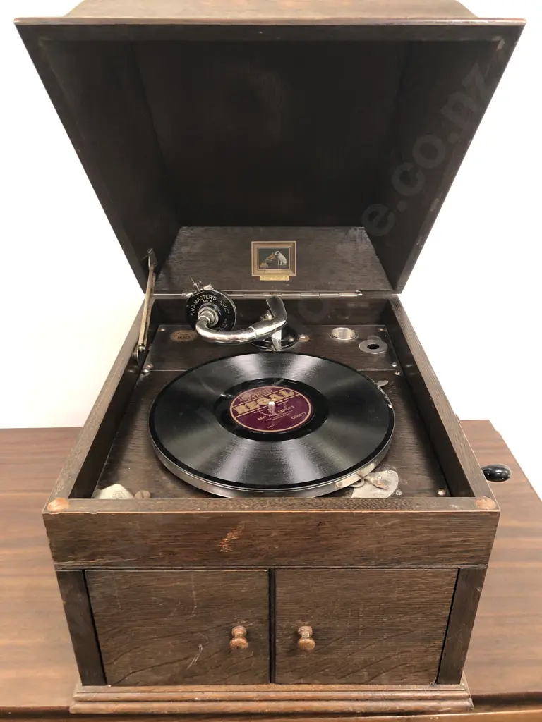 His Masters Voice Gramophone in Oak Case Image 1++