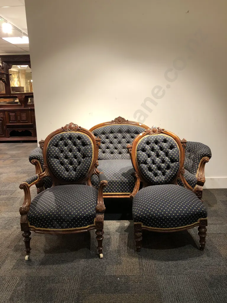 Victorian Button Backed Three Piece Parlour Suite Image 1++