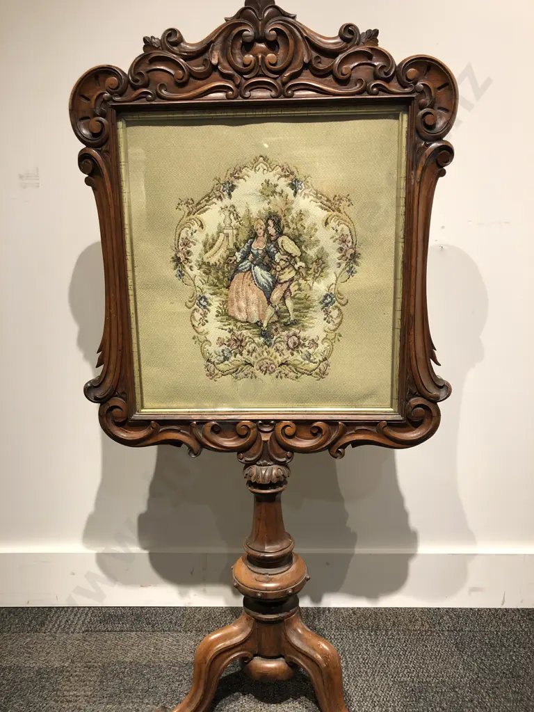 Victorian Walnut Polescreen With Tapestry Banner Image 1++