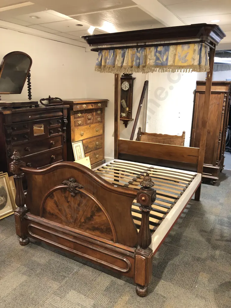 Victorian Half Tester Bed Image 1++