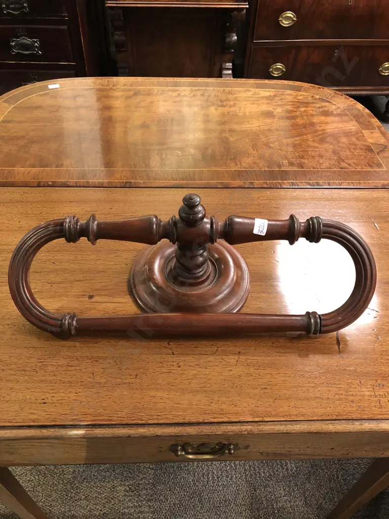 Victorian Wall Mounted Hand Towel Rail Image 1++