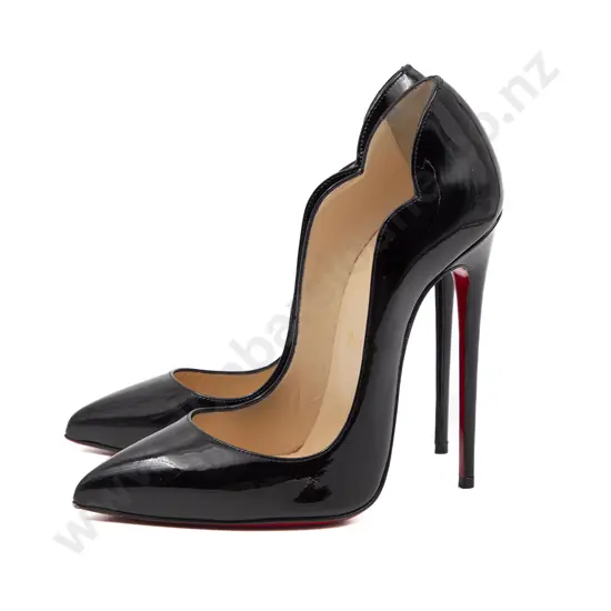 Rare Christian Louboutin Hot Chick 130 Black Patent Leather Pumps