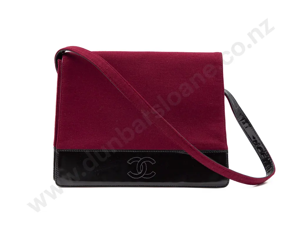 Chanel Vintage Messenger Bag Image 1++