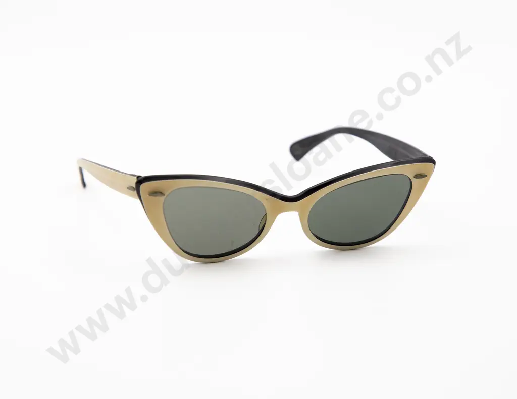 Original 1960s B & L Ray Ban USA Sun Glasses Image 1++
