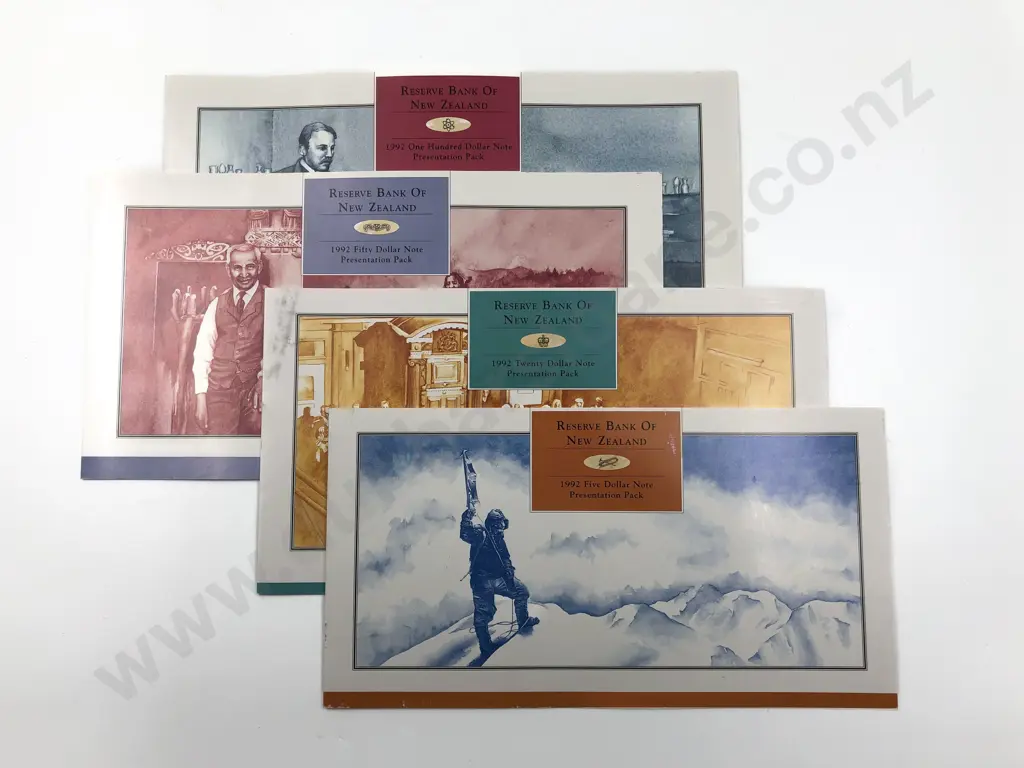 Reserve Bank of NZ Bank Note Presentation Packs Image 1++