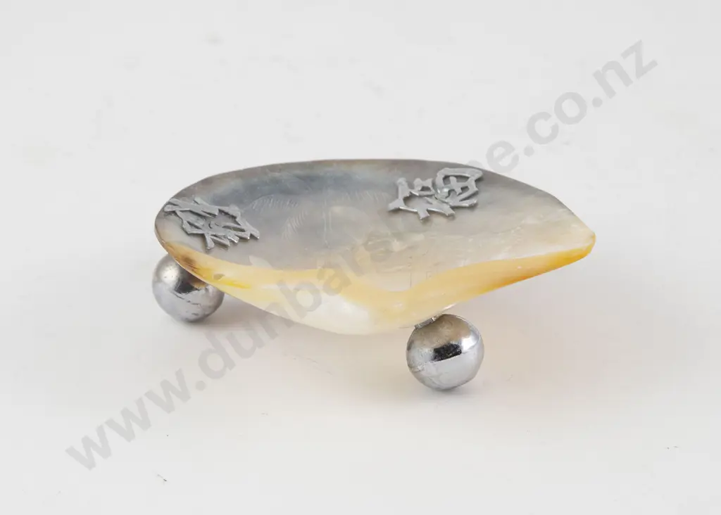 Vintage MOP Shell Image 1++