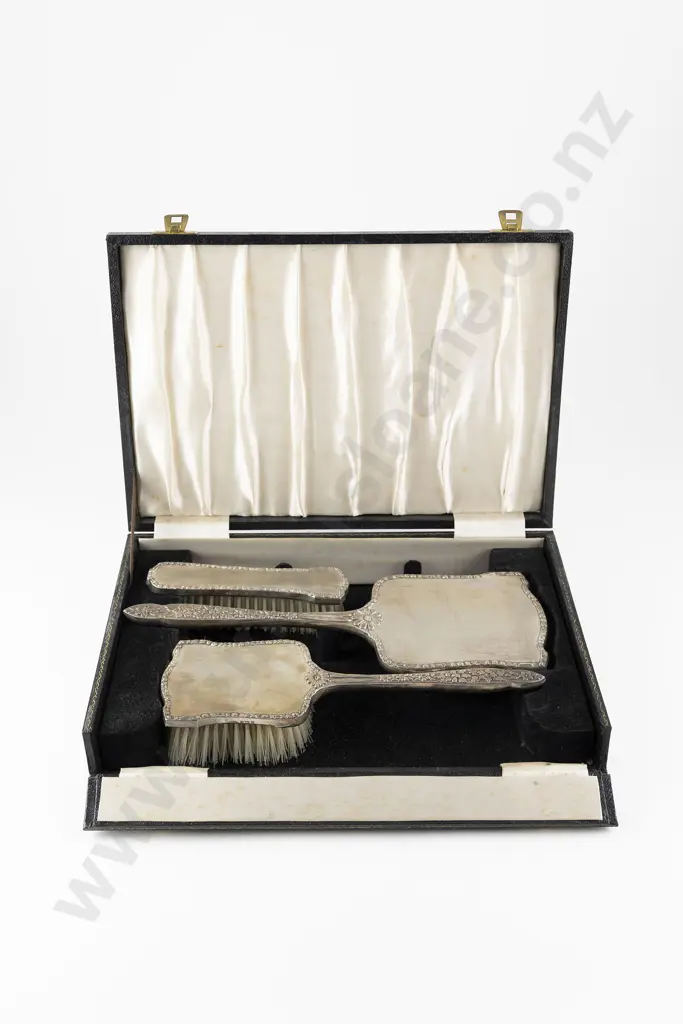 Cased QEII S/S 4pce Dressing Table Set Image 1++
