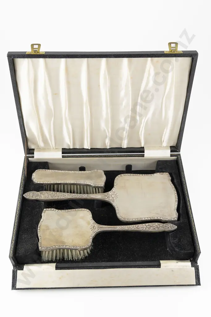 Cased QEII S/S 4pce Dressing Table Set Image 1++