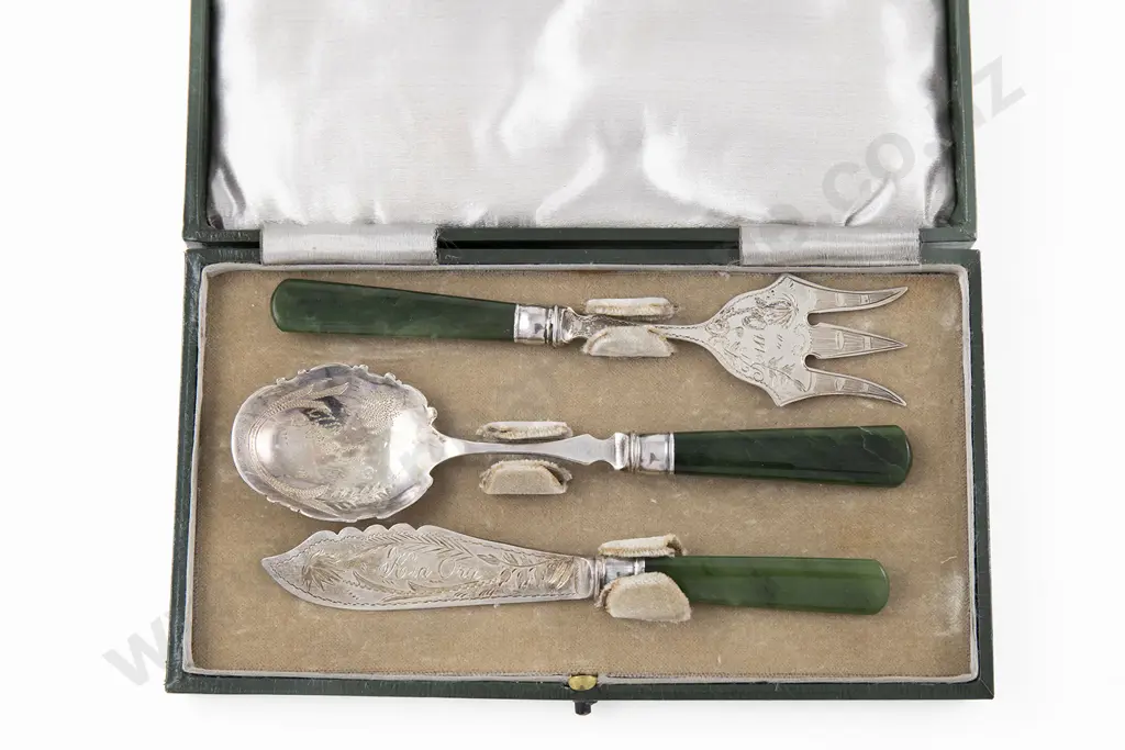 Cased Set Of Three NZ S/S & Greenstone Cutlery Pieces Image 1++
