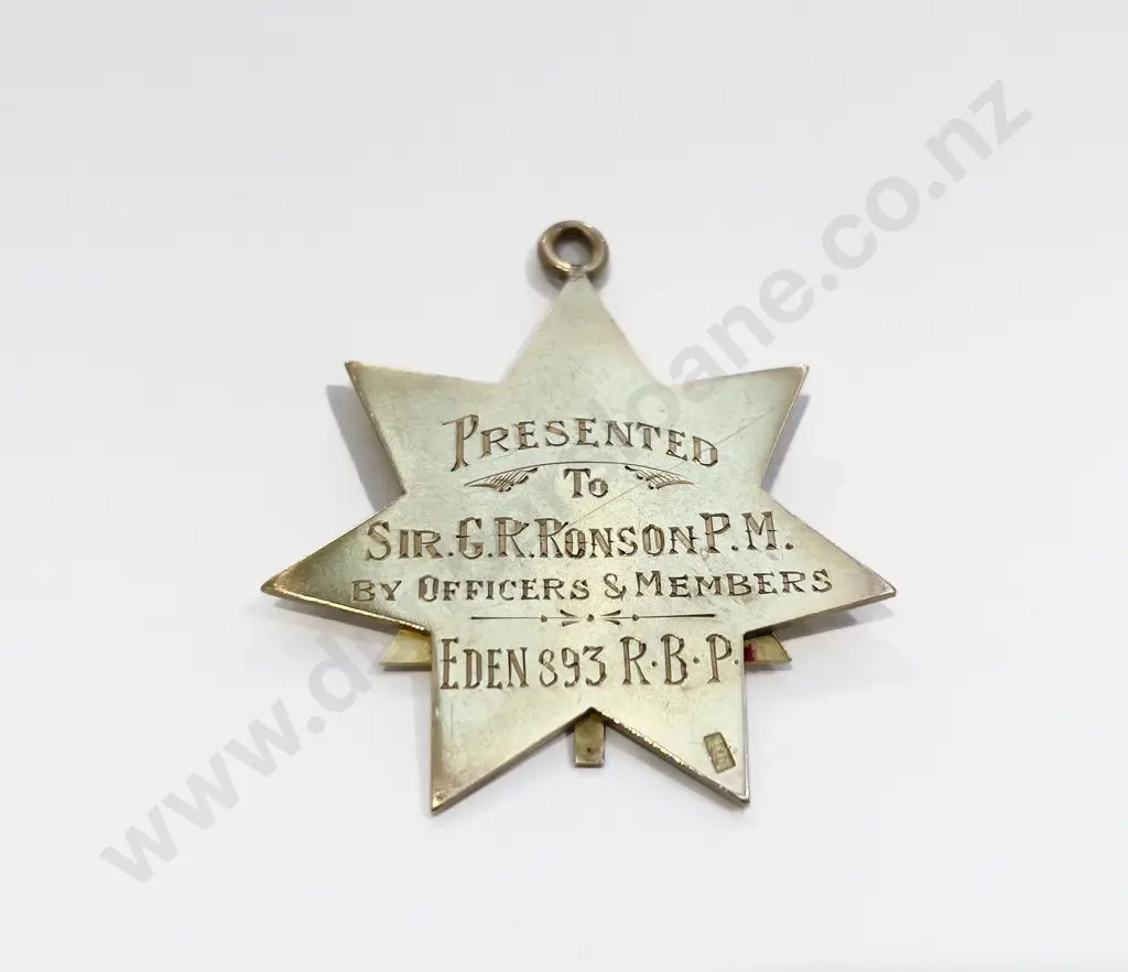 Cased 9ct Gold Masonic Medallion Image 1++