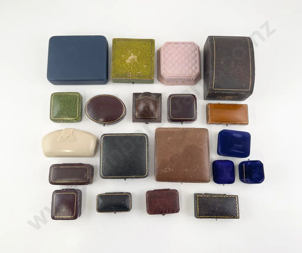 Collection Jewellery and Other Display Cases Image 1++