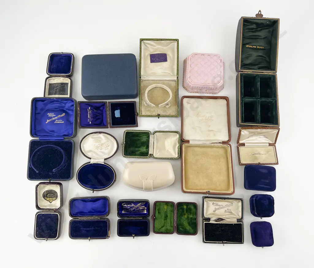 Collection Jewellery and Other Display Cases Image 1++
