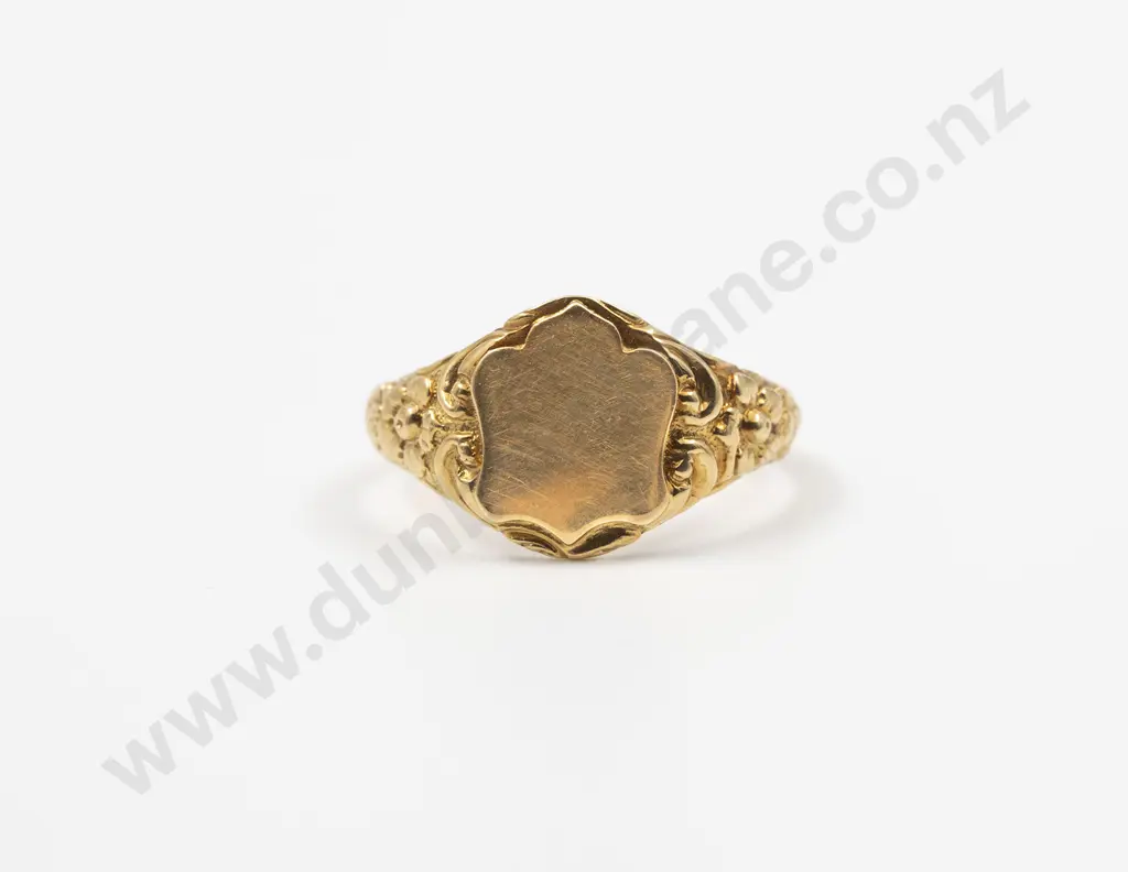 NZ 18ct Signet Ring Image 1++