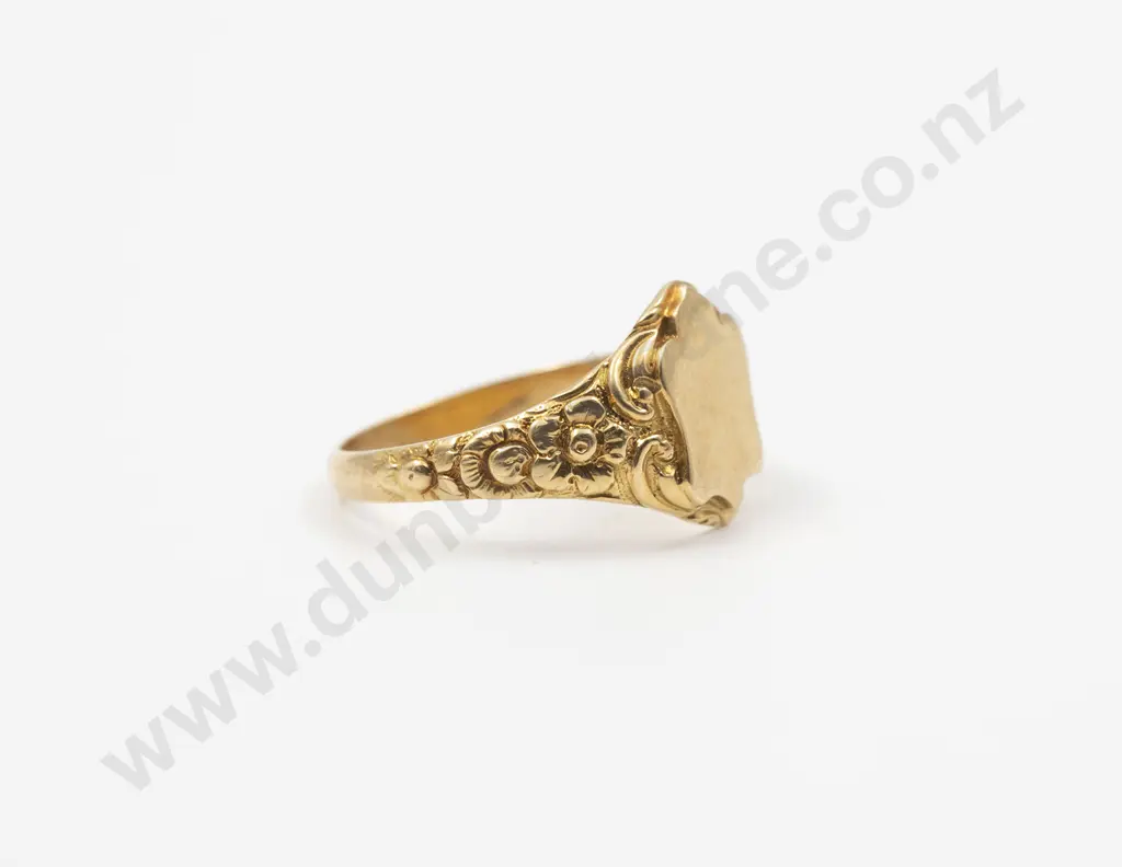 NZ 18ct Signet Ring Image 1++