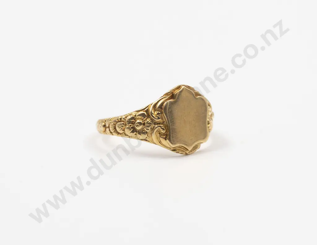 NZ 18ct Signet Ring Image 1++