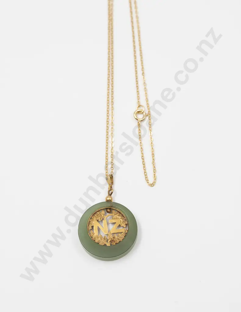 NZ 9ct Circular Greenstone Pendant Image 1++