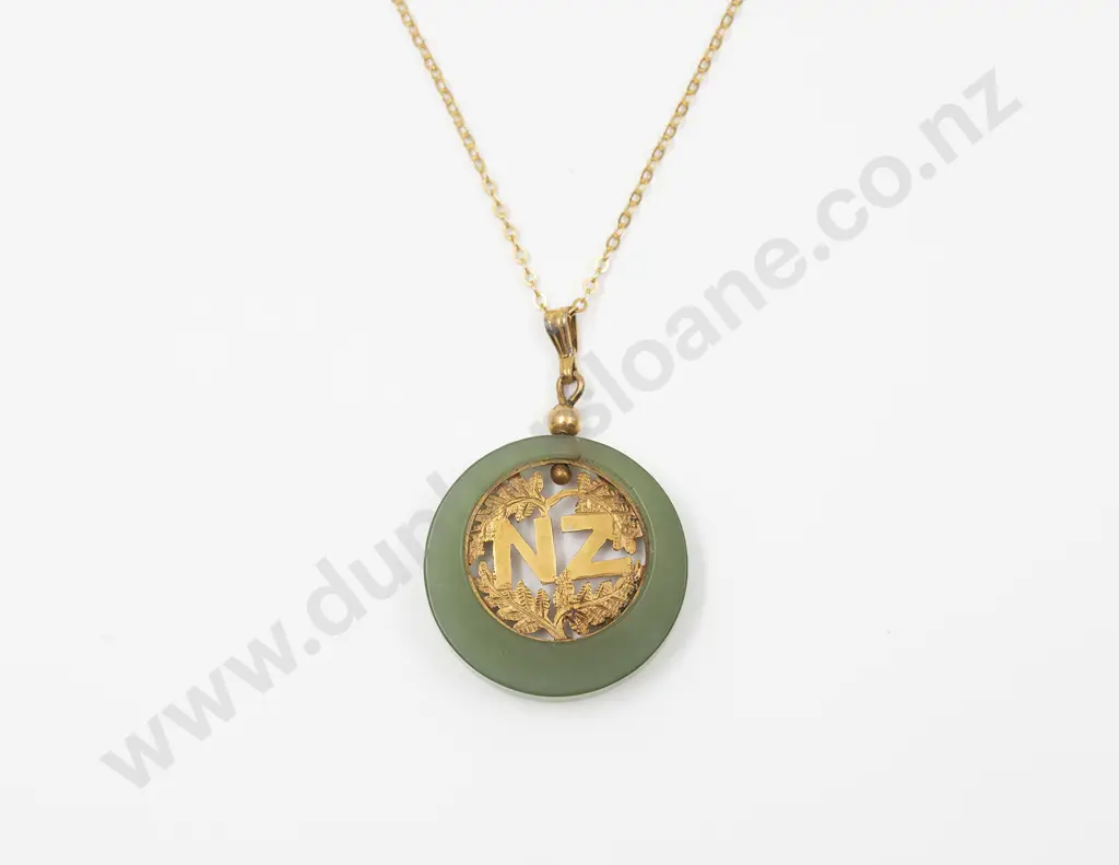 NZ 9ct Circular Greenstone Pendant Image 1++