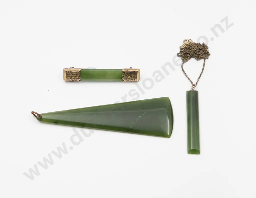 NZ 9ct and Greenstone Bar Brooch Image 1++