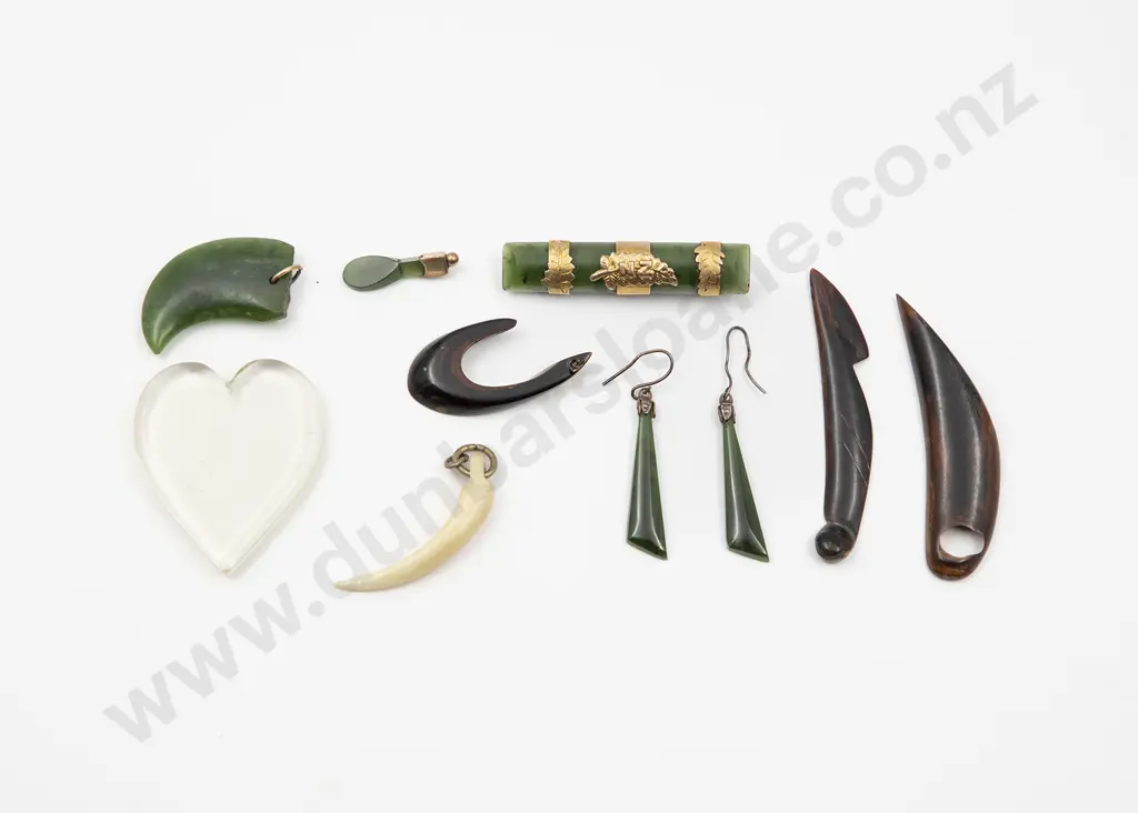 NZ 9ct and Greenstone Bar Brooch Image 1++