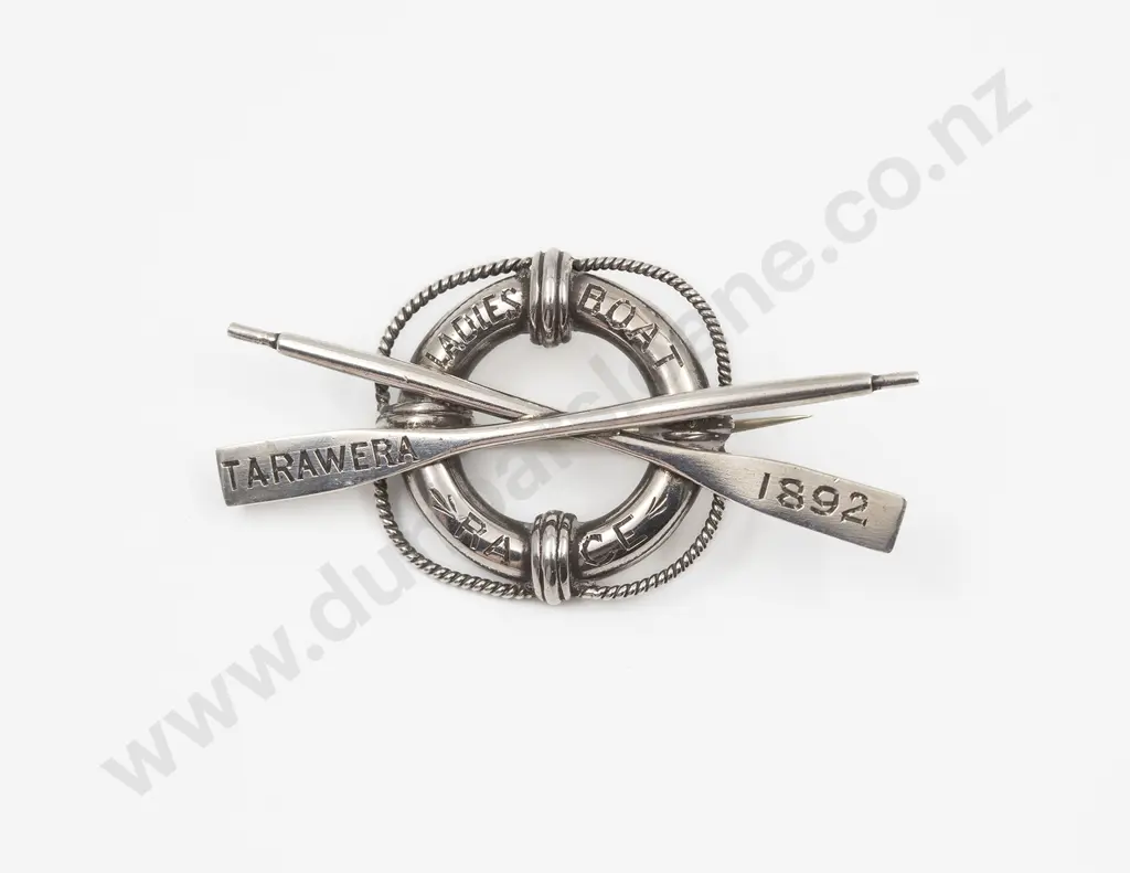 NZ Silver Trophy Brooch Image 1++